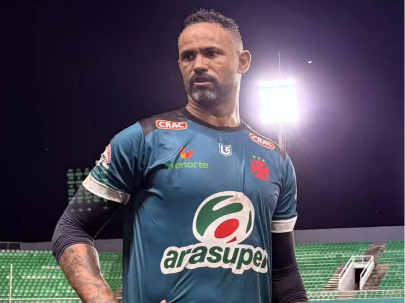 Goleiro Bruno estreia no Vasco-AC em meio a polêmica policial