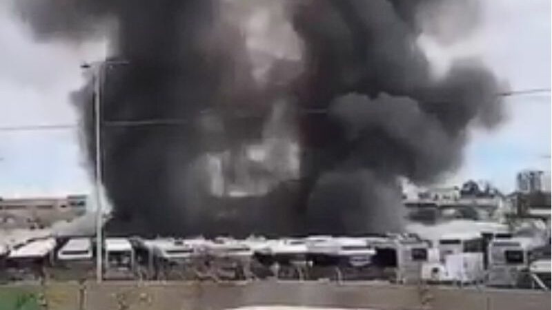 Irã atinge bases dos EUA e lança mísseis contra Israel após ofensiva