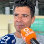 Irmão de tripulante desaparecido acompanha buscas após naufrágio em Manaus