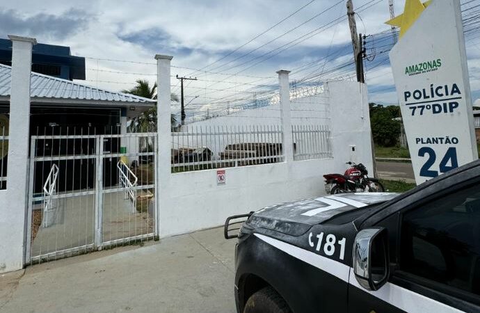 Mulher é presa por omissão após filho ser torturado pelo padrasto no AM