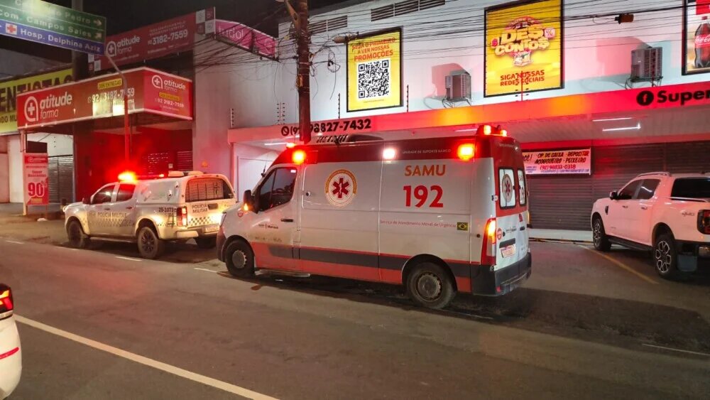 Suspeito de furto de bicicleta é agredido por populares na Avenida Torquato Tapajós, em Manaus