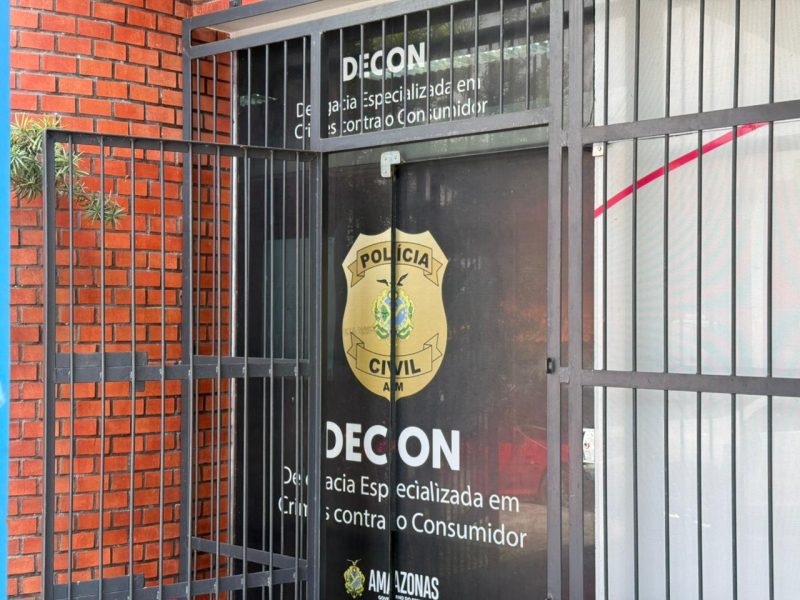 Casal é preso em Manaus suspeito de aplicar golpes em mais de R$ 100 mil em pacotes de viagens