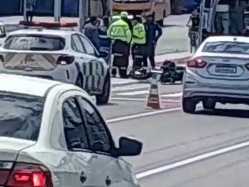 Motociclista sofre acidente na Avenida Itaúba, em Manaus; VÍDEO