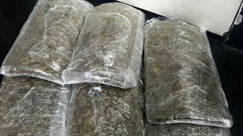 Passageiro é preso com três quilos de drogas ao tentar embarcar em Manaus para Campinas