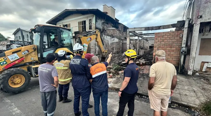 Bombeiros localizam quarta vítima da queda de avião no RS