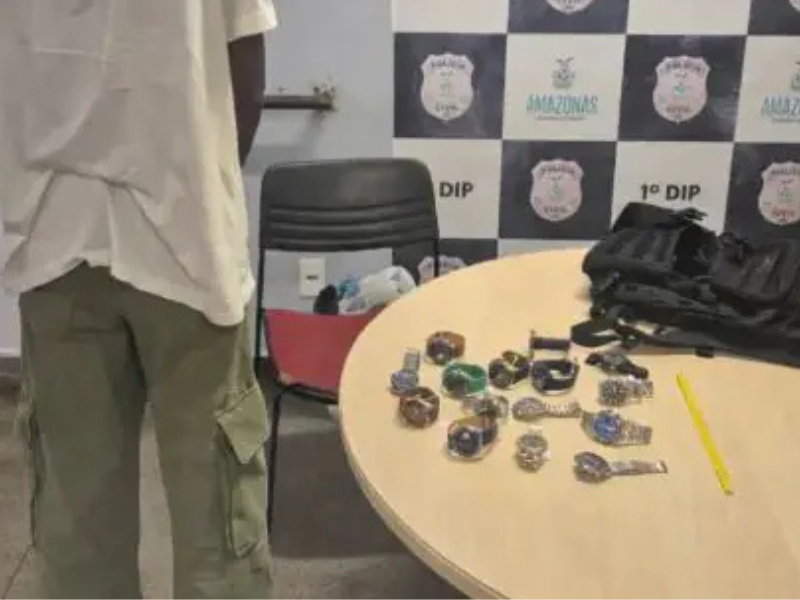 Homem é preso suspeito de invadir loja e furtar relógios em shopping de Manaus