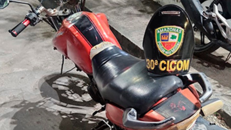 Homem é preso suspeito de tentar vender moto roubada, em Manaus
