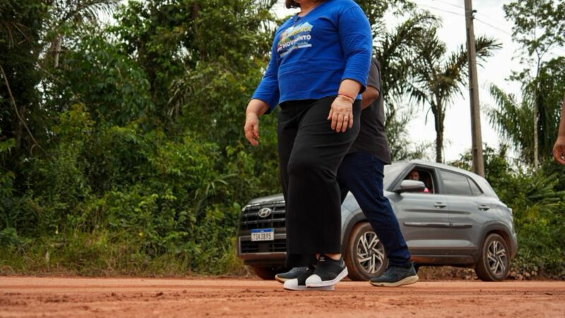 Em passagem por Iranduba, Professora Maria do Carmo mostra precariedade do ramal do Janauari