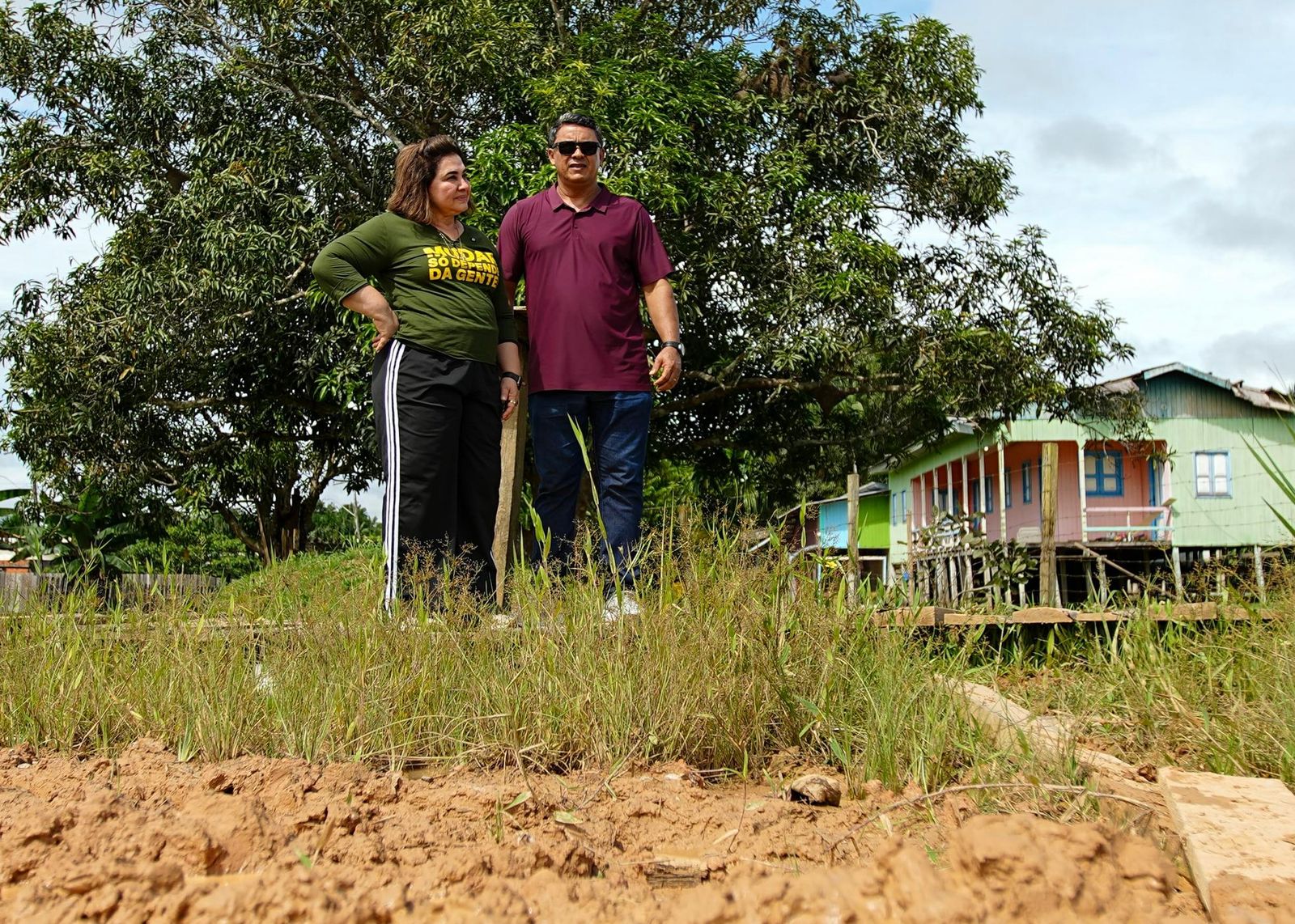 Mudar é urgente: pré-candidata ao governo, Professora Maria do Carmo chega a Envira; ‘população está vivendo na lama’