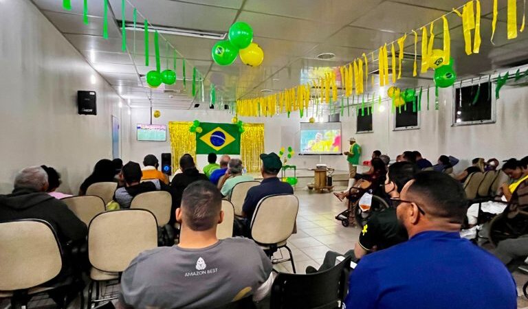 SES-AM promove ação de humanização no jogo da Seleção Brasileira na Copa do Mundo no HPS Platão Araújo