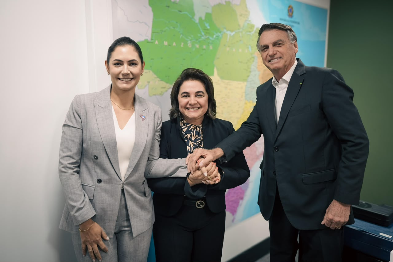 Matéria nacional: Revista Veja confirma liderança da Professora Maria do Carmo para o Governo do Amazonas