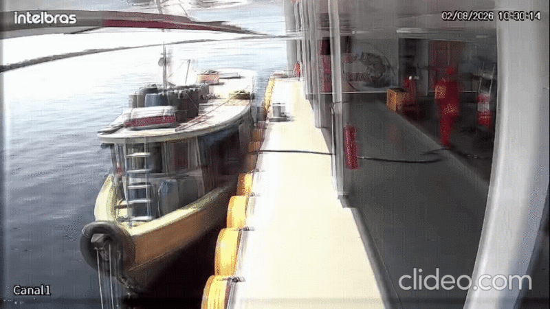 Barco explode em posto flutuante e pessoas se jogam ao rio no AM