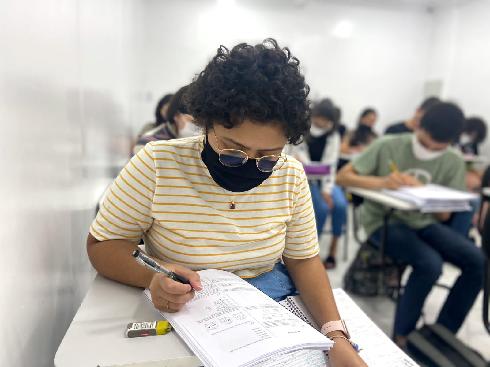 Só 1,4% de jovem pobre no AM chega à faculdade, diz estudo