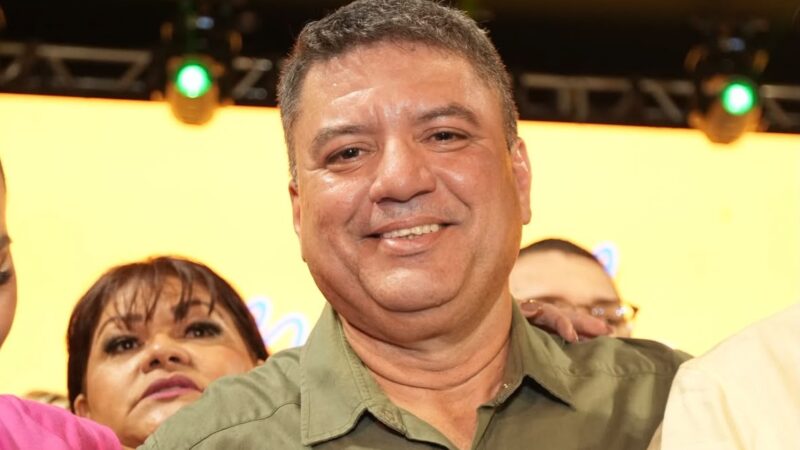 Coronel do Corpo de Bombeiros, Aníbal Gomes é o vice da Professora Maria do Carmo