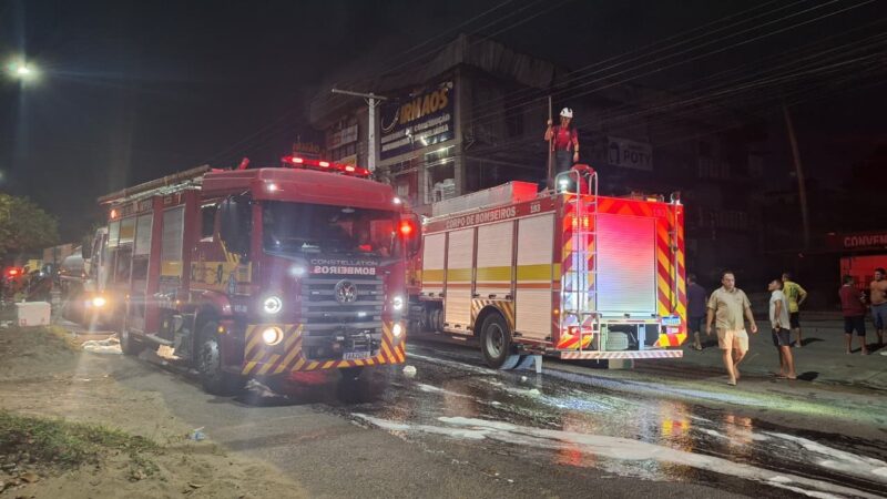 Loja de construção é atingida por incêndio na Zona Norte de Manaus