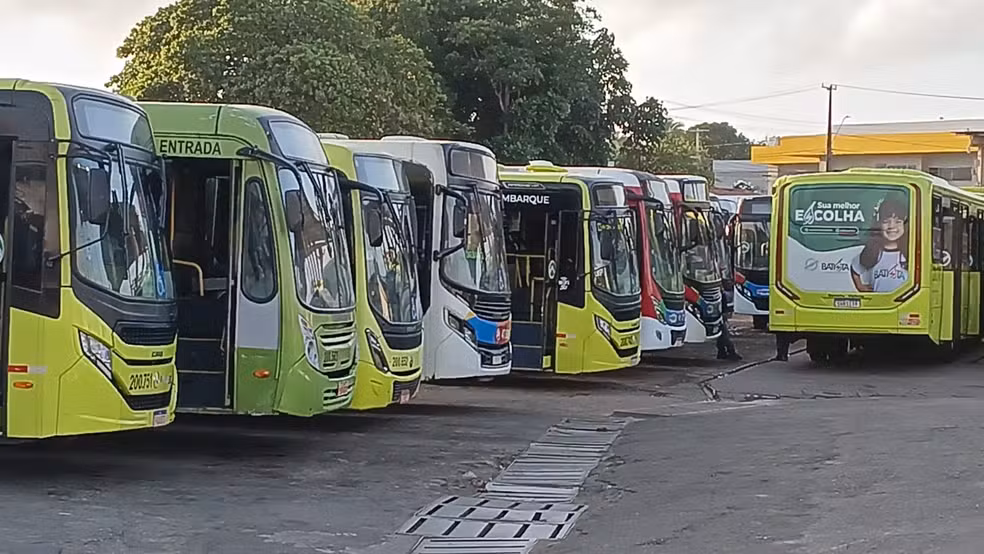 Prefeitura nega vínculo com paralisação do transporte especial e envia agentes para vias afetadas