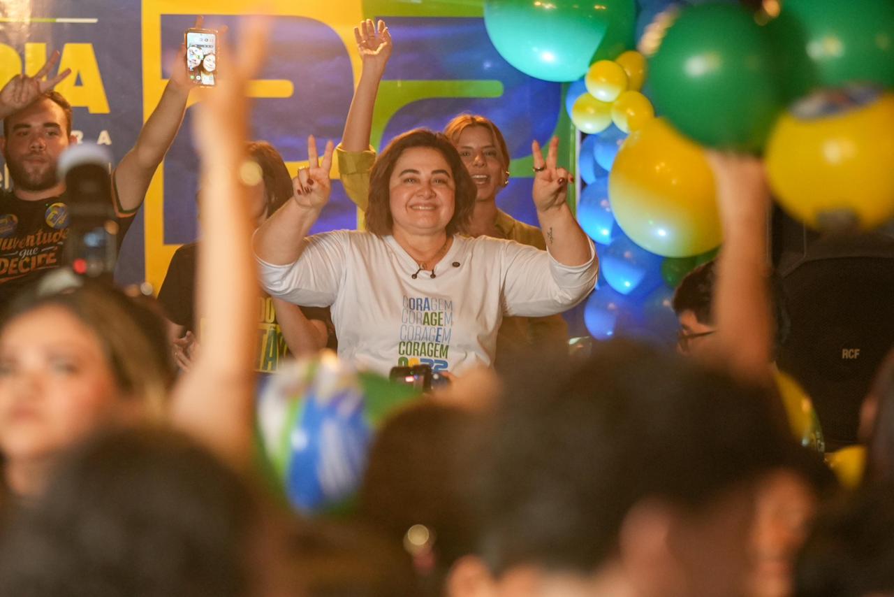 Pesquisa Veritá: Professora Maria dispara e encosta na liderança para o Governo do Amazonas