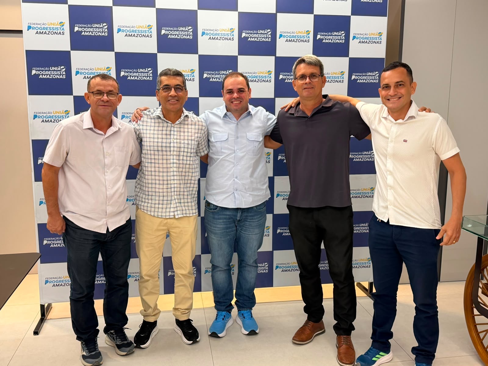 Prefeito de Manicoré declara apoio a Roberto Cidade ao governo