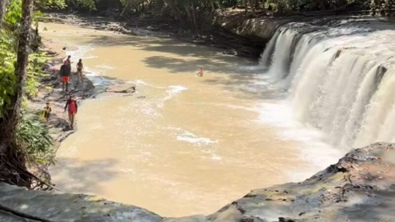 Entenda o que deixou barrenta a água da Cachoeira Natal, atração turística do Amazonas