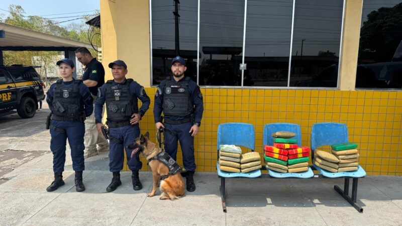 PRF apreende 30 kg de drogas dentro de ônibus na zona Sul de Manaus