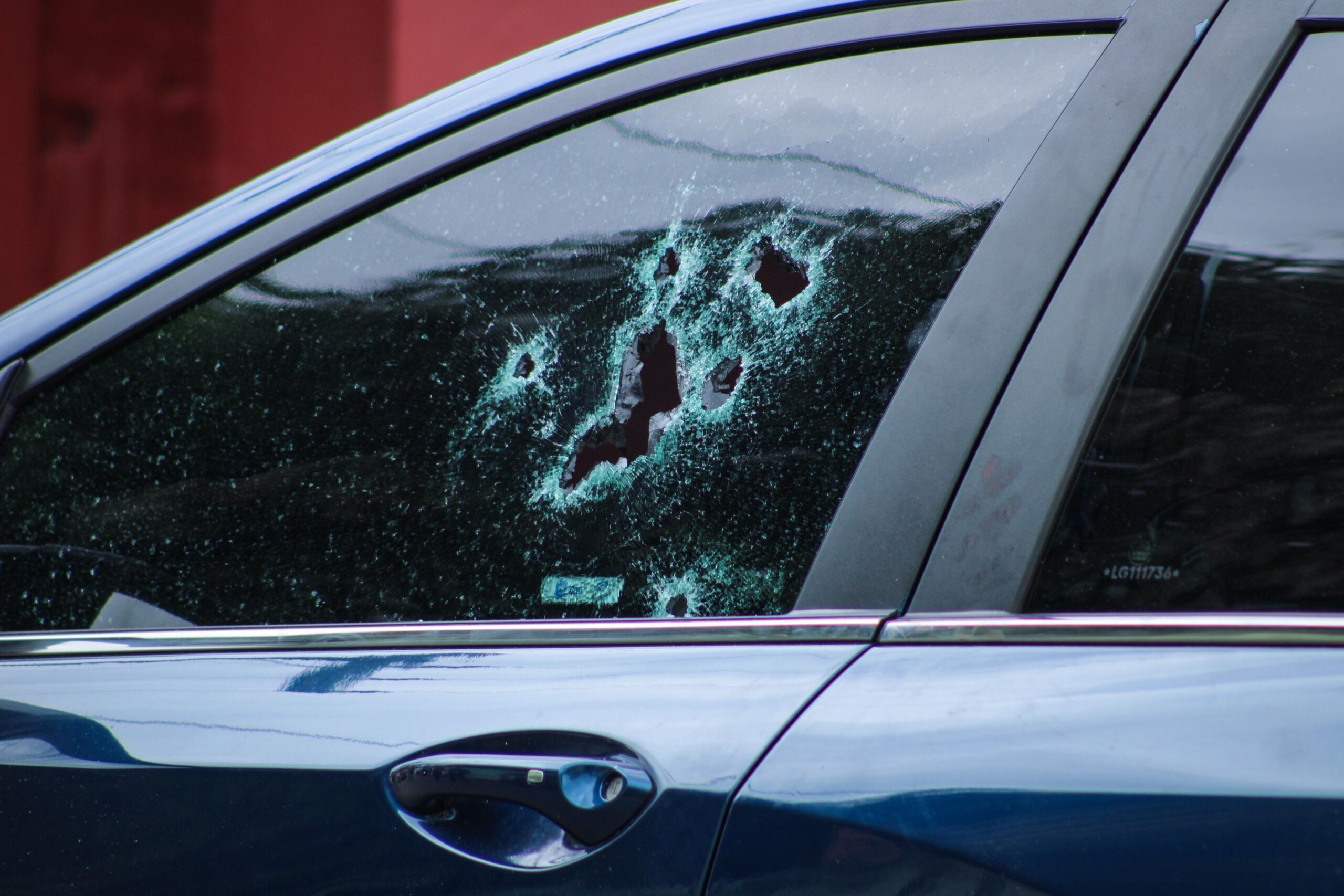 Homem de 47 anos é morto a tiros dentro do próprio carro no Compensa 3