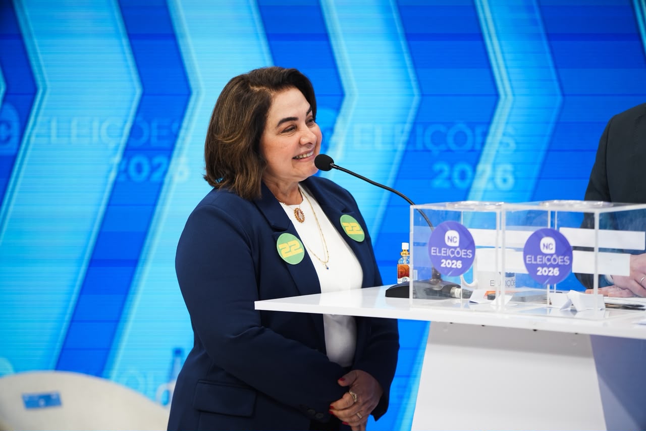Professora Maria confronta Roberto Cidade em debate: ‘Enquanto as pessoas fecharam caixões, vocês fecharam contratos’