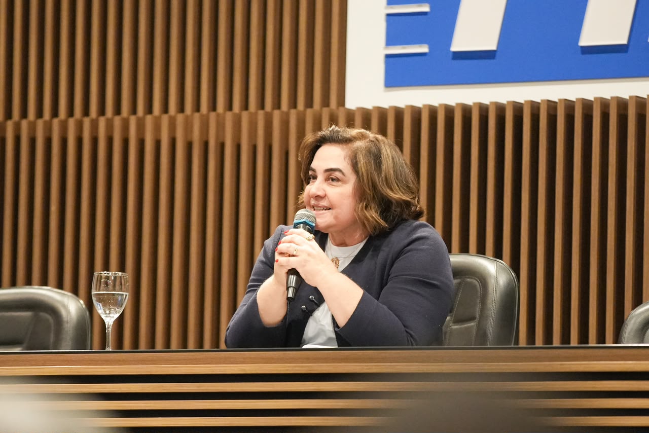 Professora Maria quer ‘resgatar’ saúde, educação e economia do Amazonas