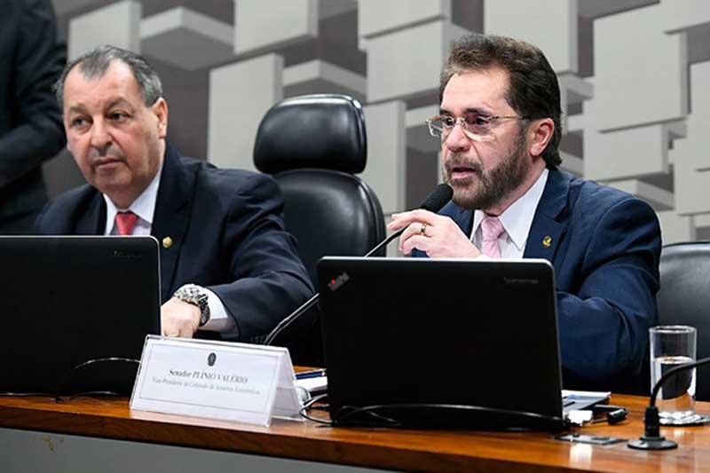 Plínio Valério declara voto em Omar Aziz e evidencia divisão do eleitorado de direita