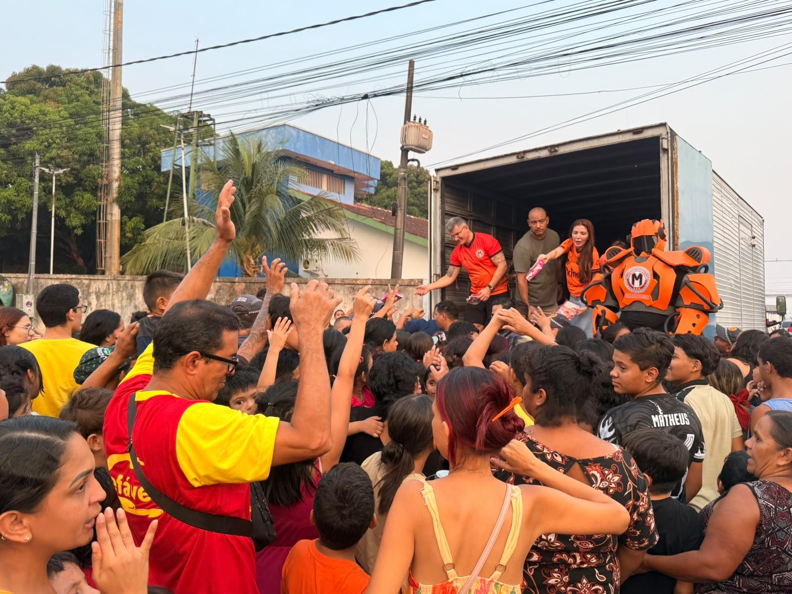 Manauara EC distribui brinquedos no Dia das Crianças em Novo Israel