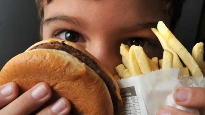 OMS lança primeiro guia para enfrentar a obesidade em crianças e adolescentes