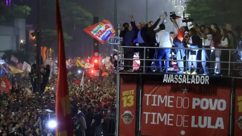 Lula é reeleito com 64 milhões de votos, a maior votação da história para um presidenciável
