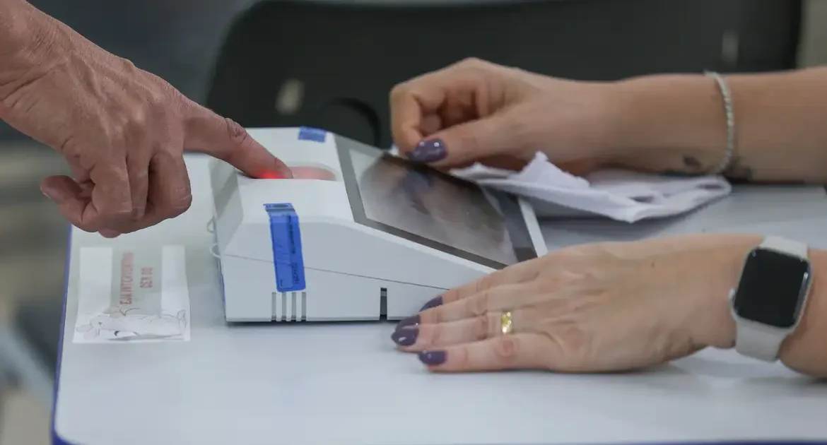 Eleitores de seis cidades de MT e PR decidem em plebiscito mudar distritos de município