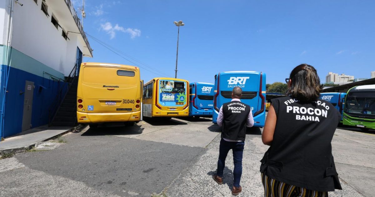 Procon-BA encontra 370 ônibus parados em garagens de Salvador no dia da eleição