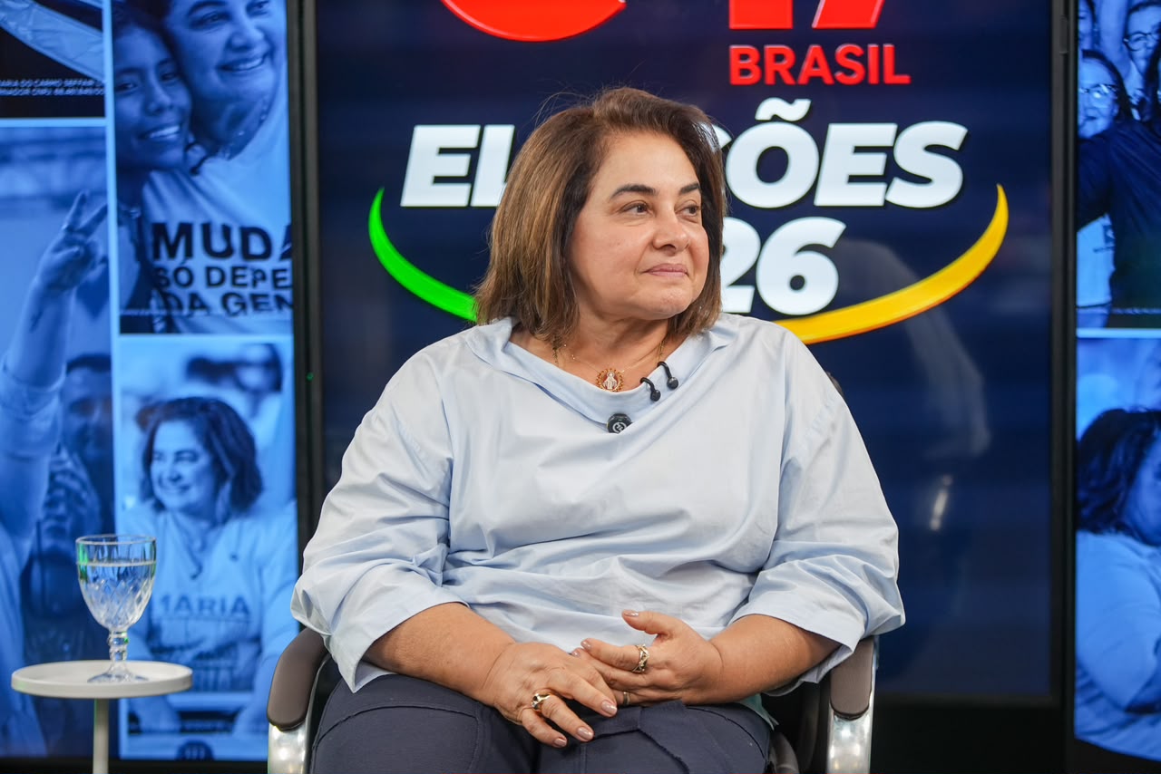Professora Maria confronta prefeitos aliados a Omar Aziz sobre abandono da população do interior