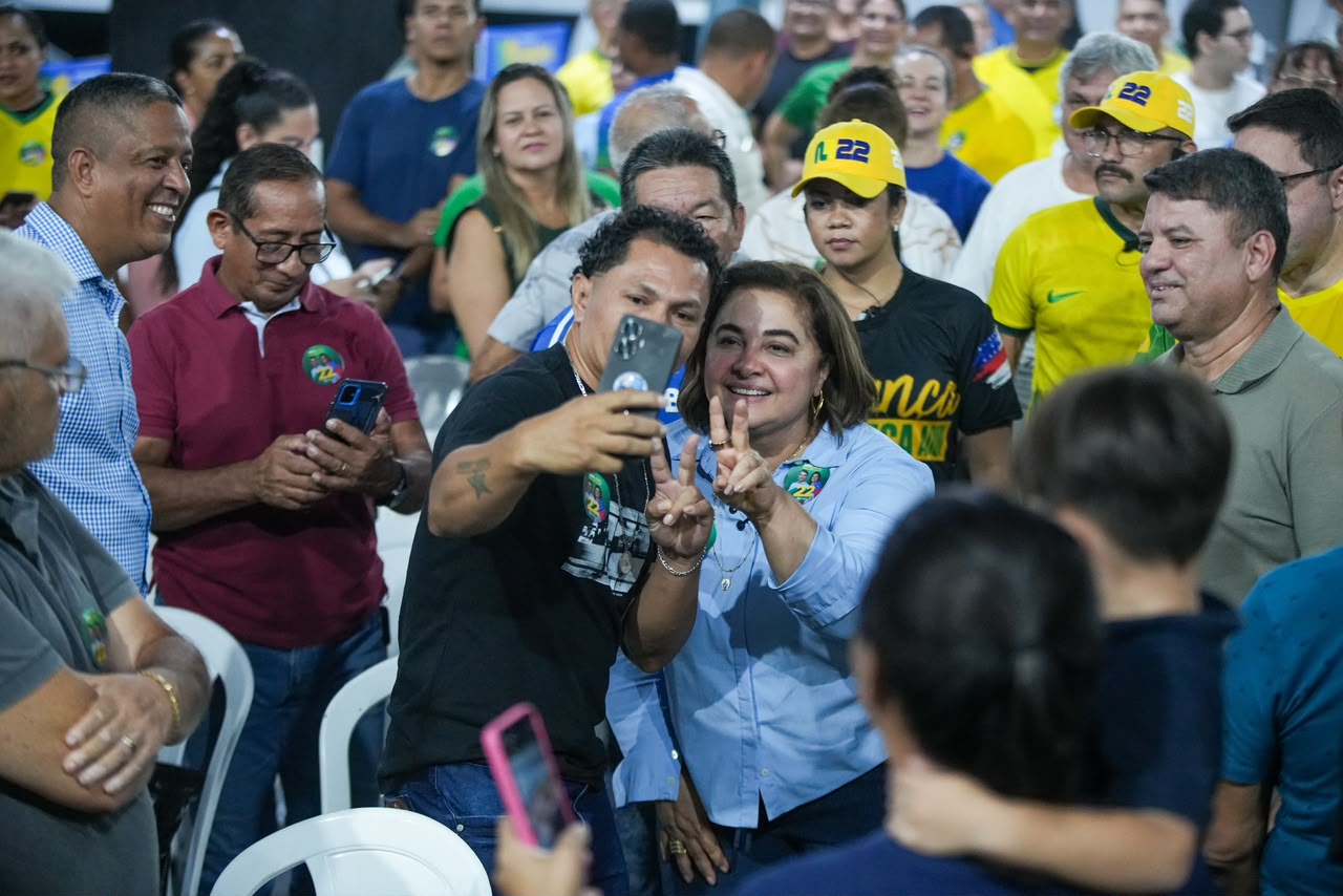 Professora Maria recebe apoio de forças policiais do Amazonas e garante pagamento de data-base e reajustes retroativos
